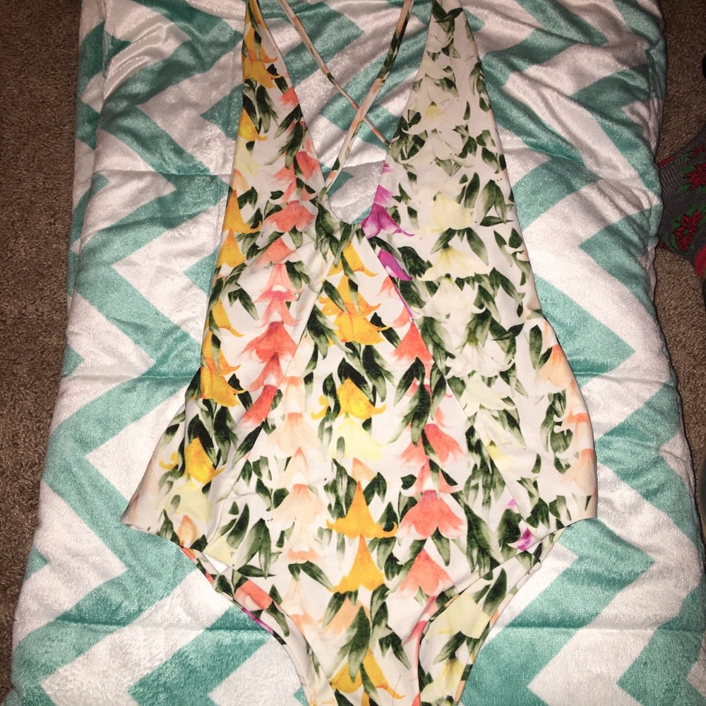 Stone fox swim Palma one piece lei stand